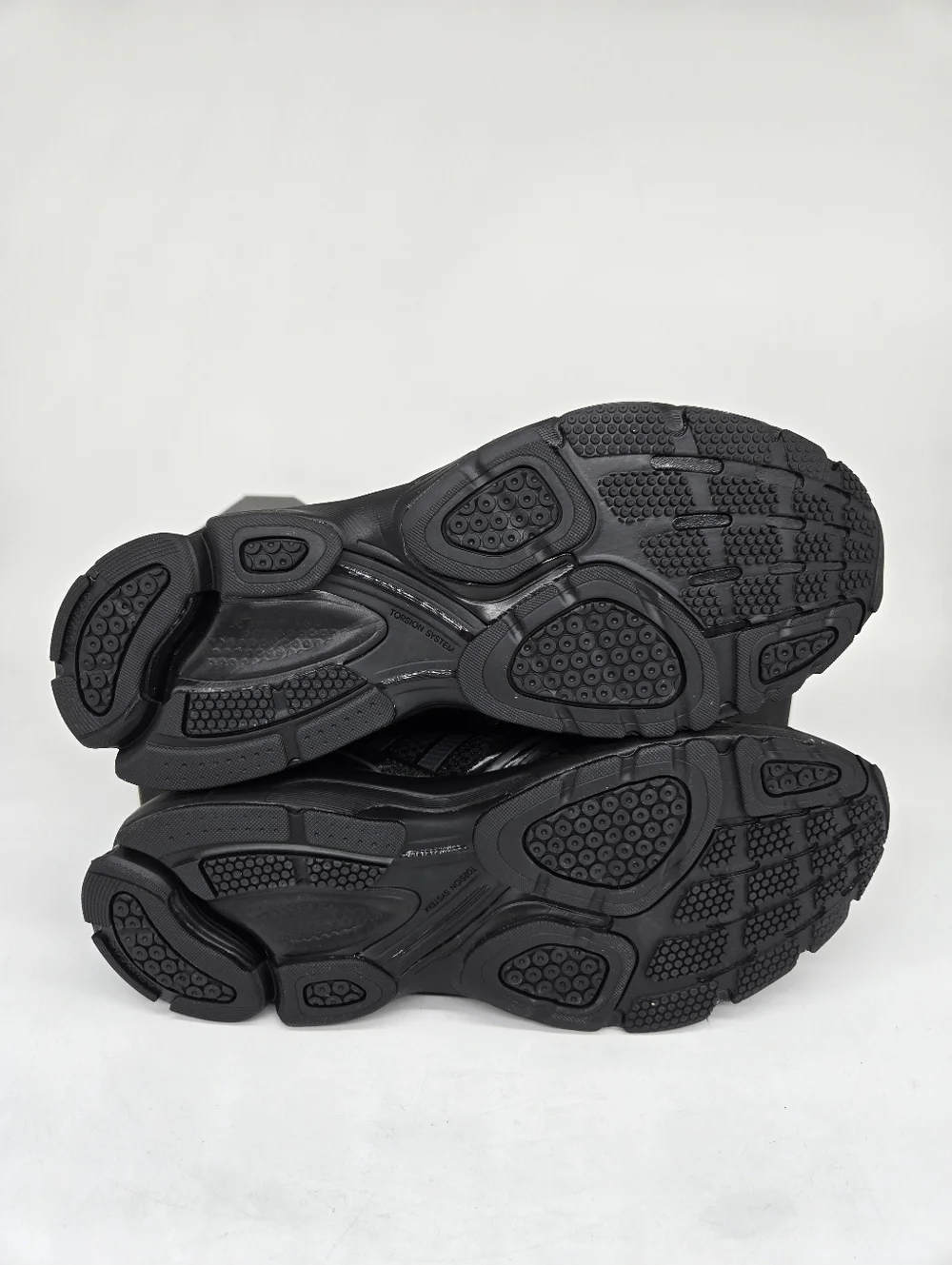 adidas Men's Spiritain 2000 Black Grey Carbon Shoes Size 9 New